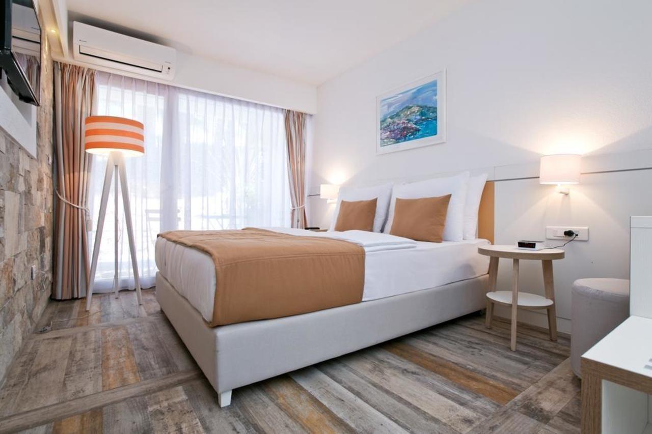 Hotel Castellastva Petrovac Exterior photo