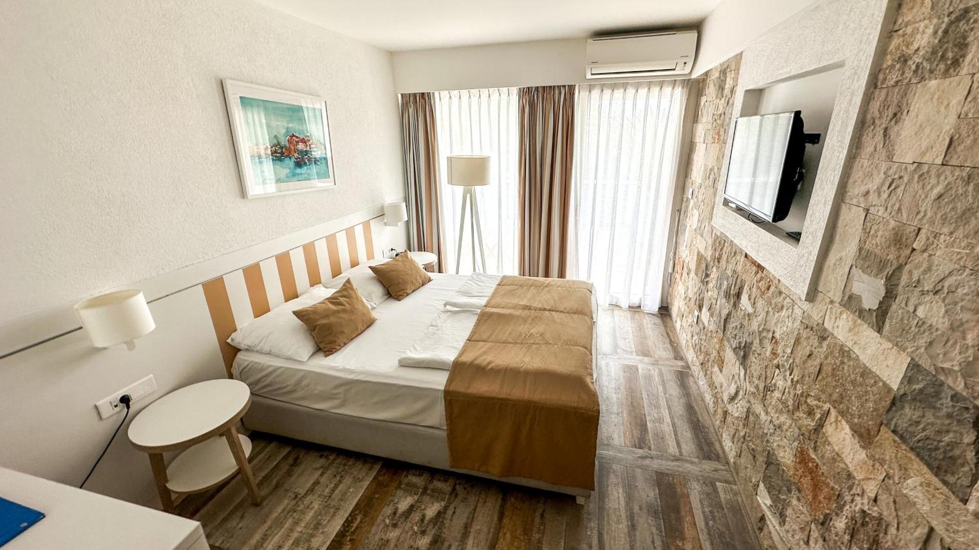 Hotel Castellastva Petrovac Exterior photo