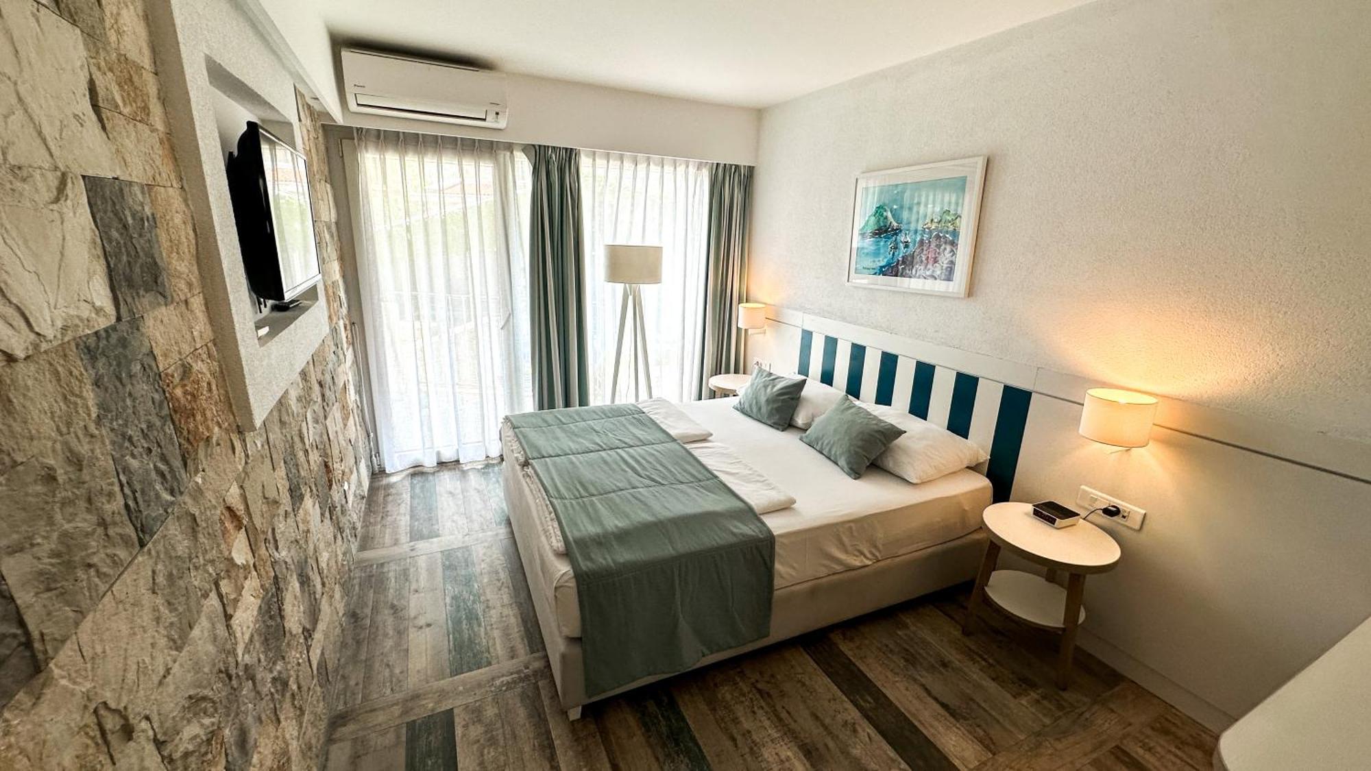 Hotel Castellastva Petrovac Exterior photo