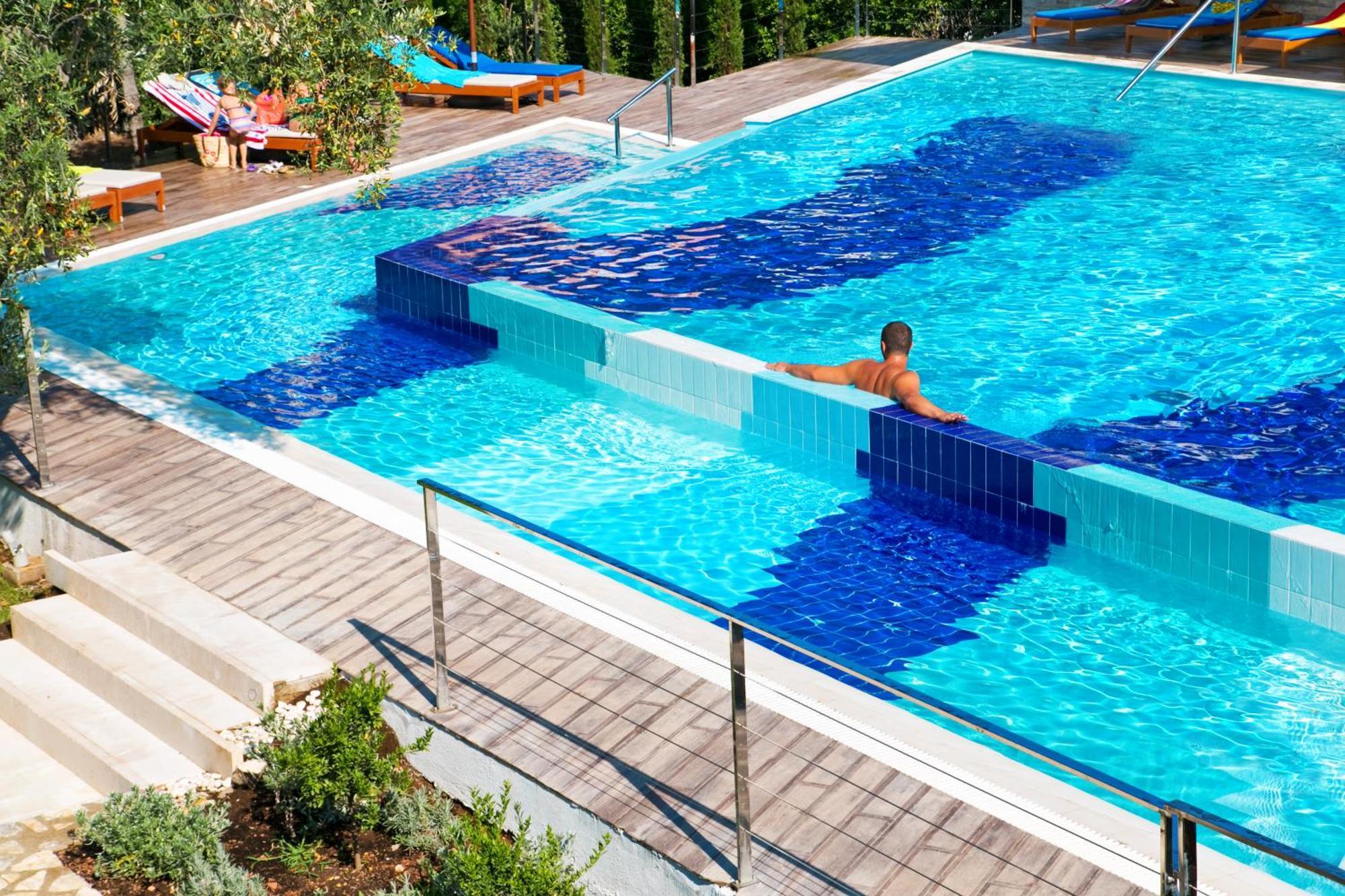 Hotel Castellastva Petrovac Exterior photo