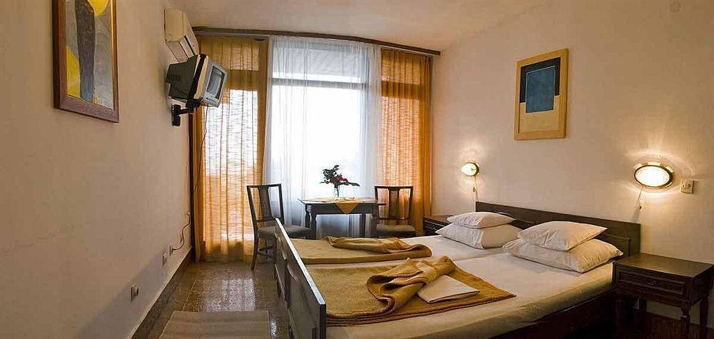 Hotel Castellastva Petrovac Exterior photo
