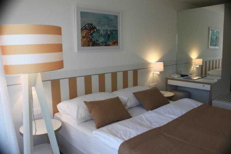 Hotel Castellastva Petrovac Exterior photo