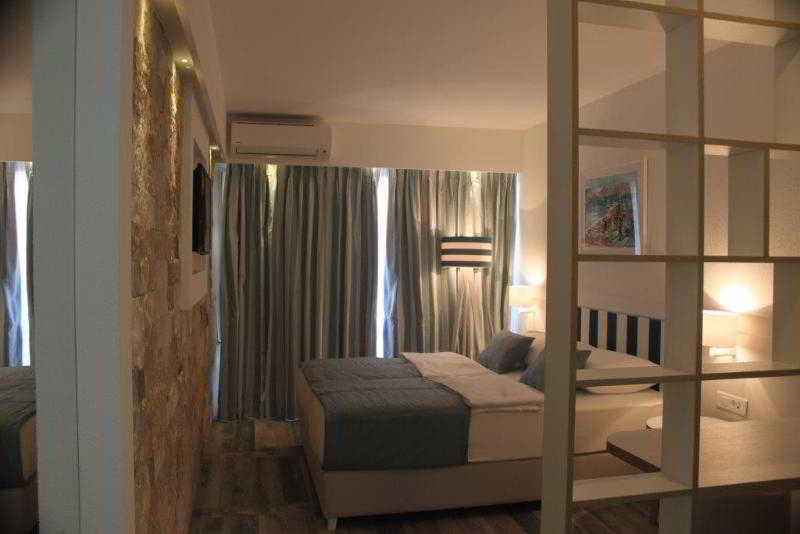 Hotel Castellastva Petrovac Exterior photo